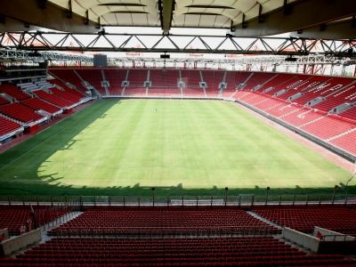 Εκθεση εικαστικών με «ερυθρόλευκο» χρώμα