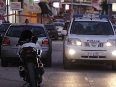 Εισέβαλλε με καραμπίνα σε ψητοπωλείο