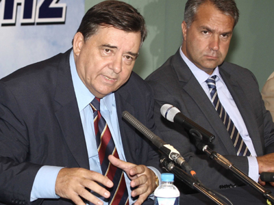 Μετά τα παράπονα, τα τηλέφωνα