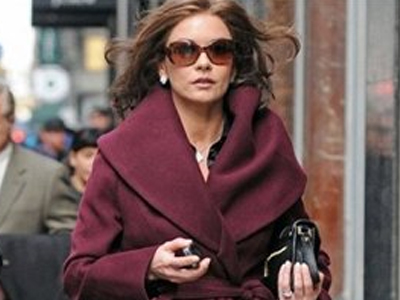 Kαστανή η Catherine Zeta Jones…