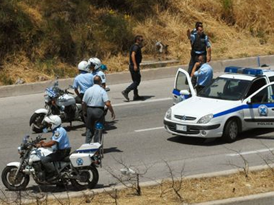 Καταδίωξη στη Λιβαδειά με έναν τραυματία αστυνομικό