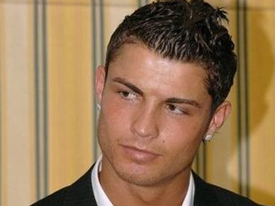 Καμαριέρα η μάνα του παιδιού του!