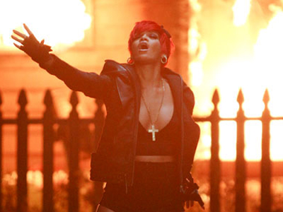 Φλέγεται η… Rihanna