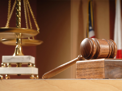 Συνεχίζουν να απέχουν από τα καθήκοντά τους οι δικηγόροι