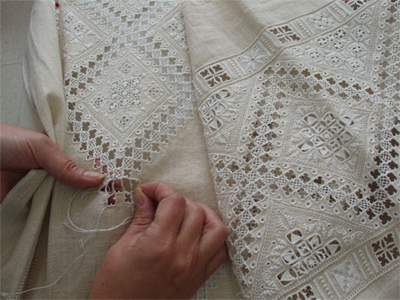 Μάζεψε κι ας είναι και… κεντήματα