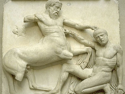 Κατέβηκε από τον Παρθενώνα η μετόπη με σκηνή από την «Κενταυρομαχία»