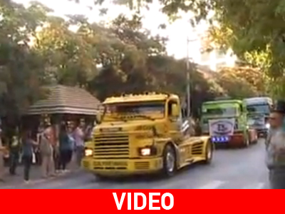 Γέμισε νταλίκες η πόλη της Κοζάνης Γέμισε νταλίκες η πόλη της Κοζάνης