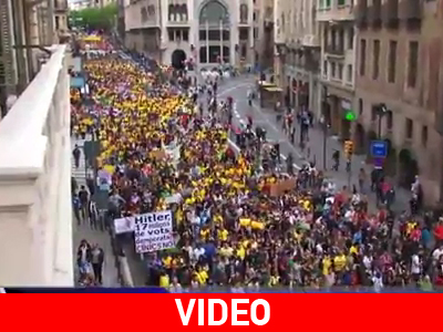 Απέκλεισαν το κέντρο της Βαρκελώνης εκπαιδευτικοί και μαθητές Απέκλεισαν το κέντρο της Βαρκελώνης εκπαιδευτικοί και μαθητές