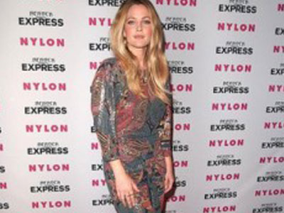 Στο κόκκινο χαλί με φόρεμα 25$