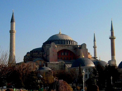 Θεία λειτουργία στην Αγία Σοφία 557 χρόνια μετά