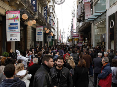 Τις εκπτώσεις περιμένουν οι καταναλωτές Τις εκπτώσεις περιμένουν οι καταναλωτές