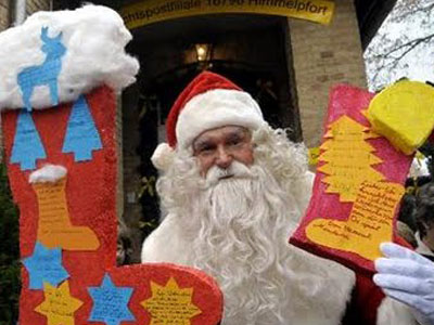 Με γερανοφόρο ο Αϊ Βασίλης στην Καβάλα Με γερανοφόρο ο Αϊ Βασίλης στην Καβάλα