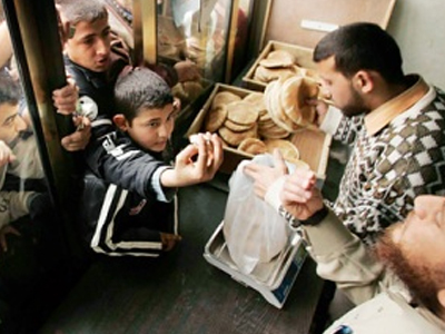 Αναβάλλεται η αναχώρηση ανθρωπιστικής βοήθειας προς τη Γάζα