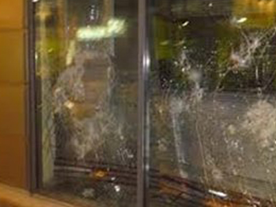 Τα έκαναν γυαλιά καρφιά