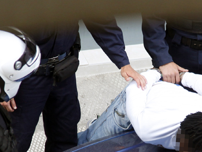 Συνέλαβαν νεαρούς πιστολέρο