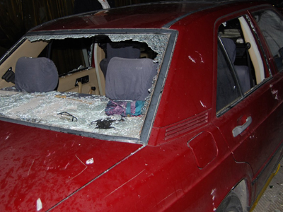 Λήστεψαν σταθμευμένα αυτοκίνητα