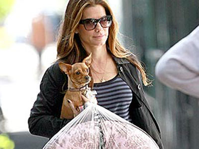 Τα χάδια της Sandra Bullock στους πιο στενούς της φίλους