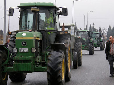 Σε αποκλεισμό των εθνικών οδών προσανατολίζονται οι αγρότες