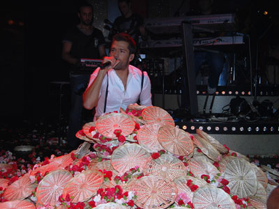 Βροχή από γαρύφαλλα