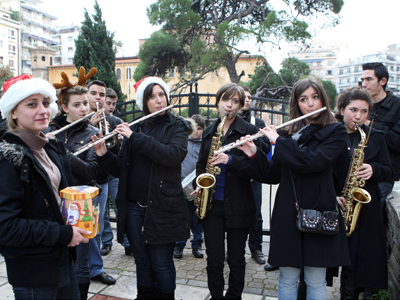 Υπό τους ήχους της φιλαρμονικής τα κάλαντα στην Θεσσαλονίκη Υπό τους ήχους της φιλαρμονικής τα κάλαντα στην Θεσσαλονίκη