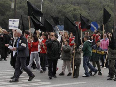 Έκλεισαν την εθνική οι κάτοικοι του Αγίου Αθανασίου