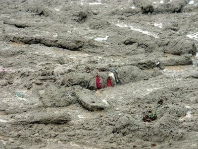 Περισσότεροι από 100 άνθρωποι έχουν ταφεί κάτω από λάσπες