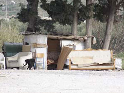 Πέντε ζωές ηλικιωμένων μέσα σε ένα χαρτόκουτο Πέντε ζωές ηλικιωμένων μέσα σε ένα χαρτόκουτο