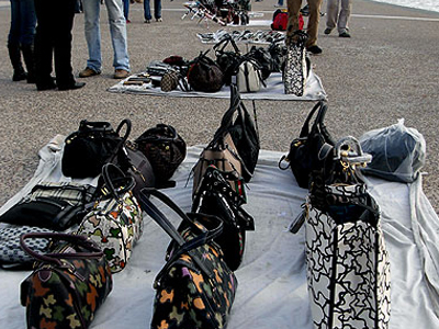 Ζητούν εντατικούς ελέγχους στους μικροπωλητές