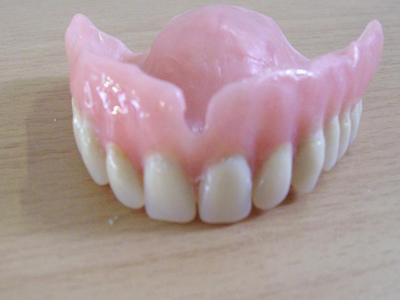 Το ύποπτο δέμα περιείχε… μασέλες Το ύποπτο δέμα περιείχε… μασέλες