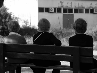 Τα παγκάκια της τρίτης ηλικίας