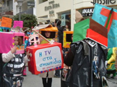 Ετοιμάζονται για την αποκριάτικη παρέλαση στην Καβάλα Ετοιμάζονται για την αποκριάτικη παρέλαση στην Καβάλα