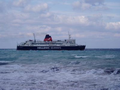 Έσπασε κάβος και τραυμάτισε ναυτικό