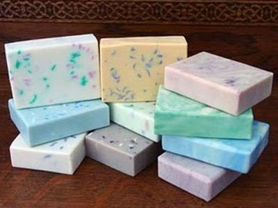 Πουλάει σαπούνια από το Ολοκαύτωμα