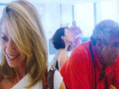 Σε παραλία στην Ελούντα