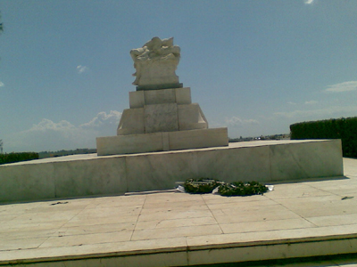 Πέταξαν τα στεφάνια στο Πύργο Ηλείας