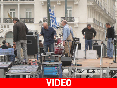 Προετοιμάζονται στο σύνταγμα για την αντιρατσιστική συναυλία Προετοιμάζονται στο σύνταγμα για την αντιρατσιστική συναυλία