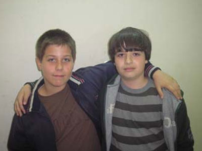 Μαθητές δημοτικού έσωσαν 5 σκυλάκια στο Βόλο