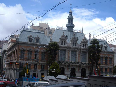 Δήμαρχος απείλησε δημοσιογράφο στη Βολιβία