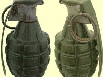 Δύο χειροβομβίδες στην αποθήκη μου