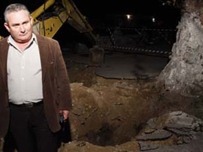 Οι χρυσοθήρες άνοιξαν τούνελ δέκα μέτρων Οι χρυσοθήρες άνοιξαν τούνελ δέκα μέτρων