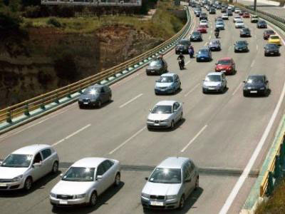 Ταλαιπωρία για τους οδηγούς στη Ν.Ε.Ο. Αθηνών- Κορίνθου