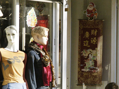 Απείλησαν την υπάλληλο και άρπαξαν τα χρήματα