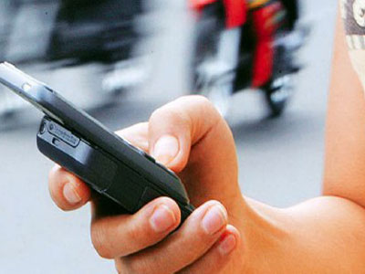 Τον μαχαίρωσε για ένα κινητό