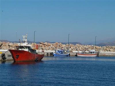 Κίσσαμος: Πρόσκρουση τουριστικού σκάφους σε βράχο