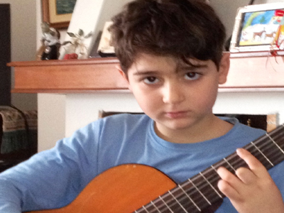 Πρωτιά για 11χρονο κιθαρίστα από τη Νίκαια