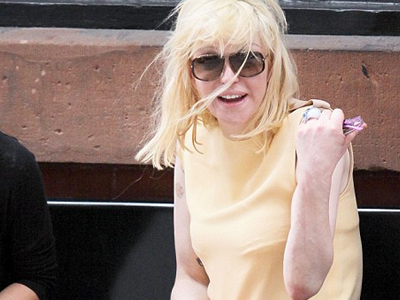 «Γαλατάκι» η Courtney Love