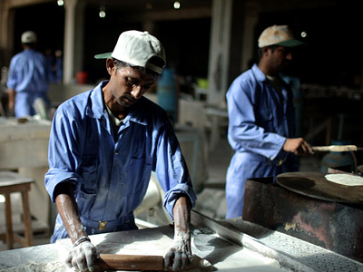 Περίπου οι μισοί αλλοδαποί εργαζόμενοι είναι ανασφάλιστοι