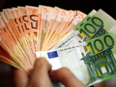 «Κούρεψαν» το χρέος Αρχικελευστή του Πολεμικού Ναυτικού «Κούρεψαν» το χρέος Αρχικελευστή του Πολεμικού Ναυτικού