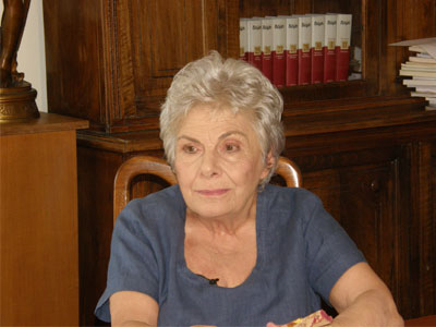 Κ. Δημουλά: Δεν αντέχω τους μετανάστες στην Κυψέλη Κ. Δημουλά: Δεν αντέχω τους μετανάστες στην Κυψέλη