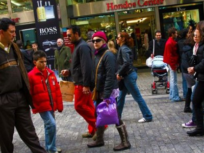 Kλειστά τα καταστήματα τη Δευτέρα